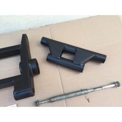 BERCEAU / SUPPORT DE MONTAGE DU MOTEUR APRILIA SCARABEO 125 150 200 ( 1999-2006)