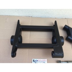 BERCEAU / SUPPORT DE MONTAGE DU MOTEUR APRILIA SCARABEO 125 150 200 ( 1999-2006)