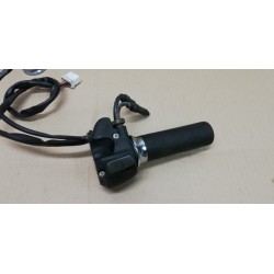 LA MANETTE DES GAZ DU GROUPE GAZ PIAGGIO BEVERLY CRUISER + BOUTONS