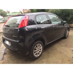 FIAT GRANDE PUNTO 1.2 48KW HUB DE LA FUSÉE D'ESSIEU AVANT DROIT PILIER