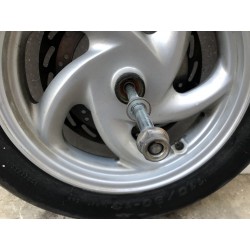 SYM JOYRIDE EVO 200 i.e. ASSE PERNO RUOTA ANTERIORE 125 ie 2007-2012